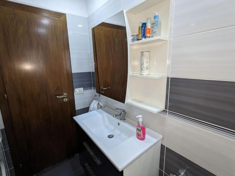 Communist Style Room Shkoder Luaran gambar